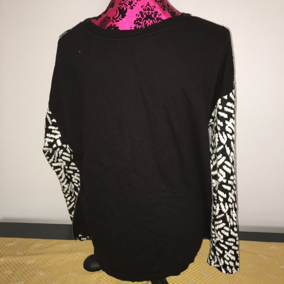 Black and White Sweater W/Zipper Sides - Picture 4 of 5